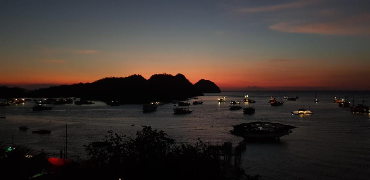 Blue Parrot Hotel Labuan Bajo Exterior foto