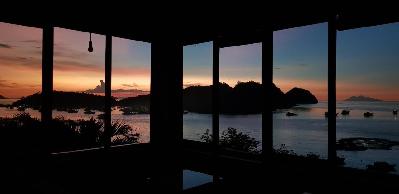 Blue Parrot Hotel Labuan Bajo Exterior foto