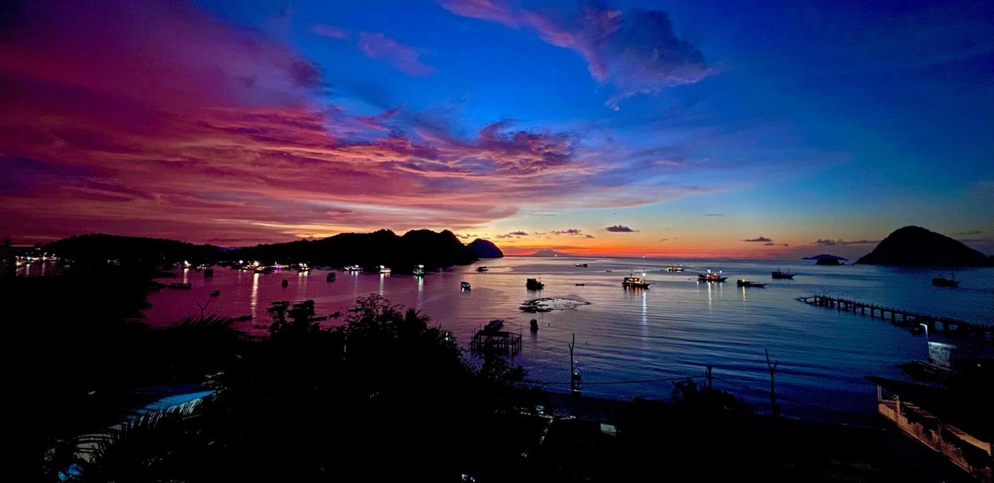 Blue Parrot Hotel Labuan Bajo Exterior foto