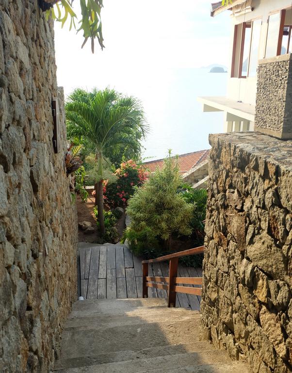 Blue Parrot Hotel Labuan Bajo Exterior foto
